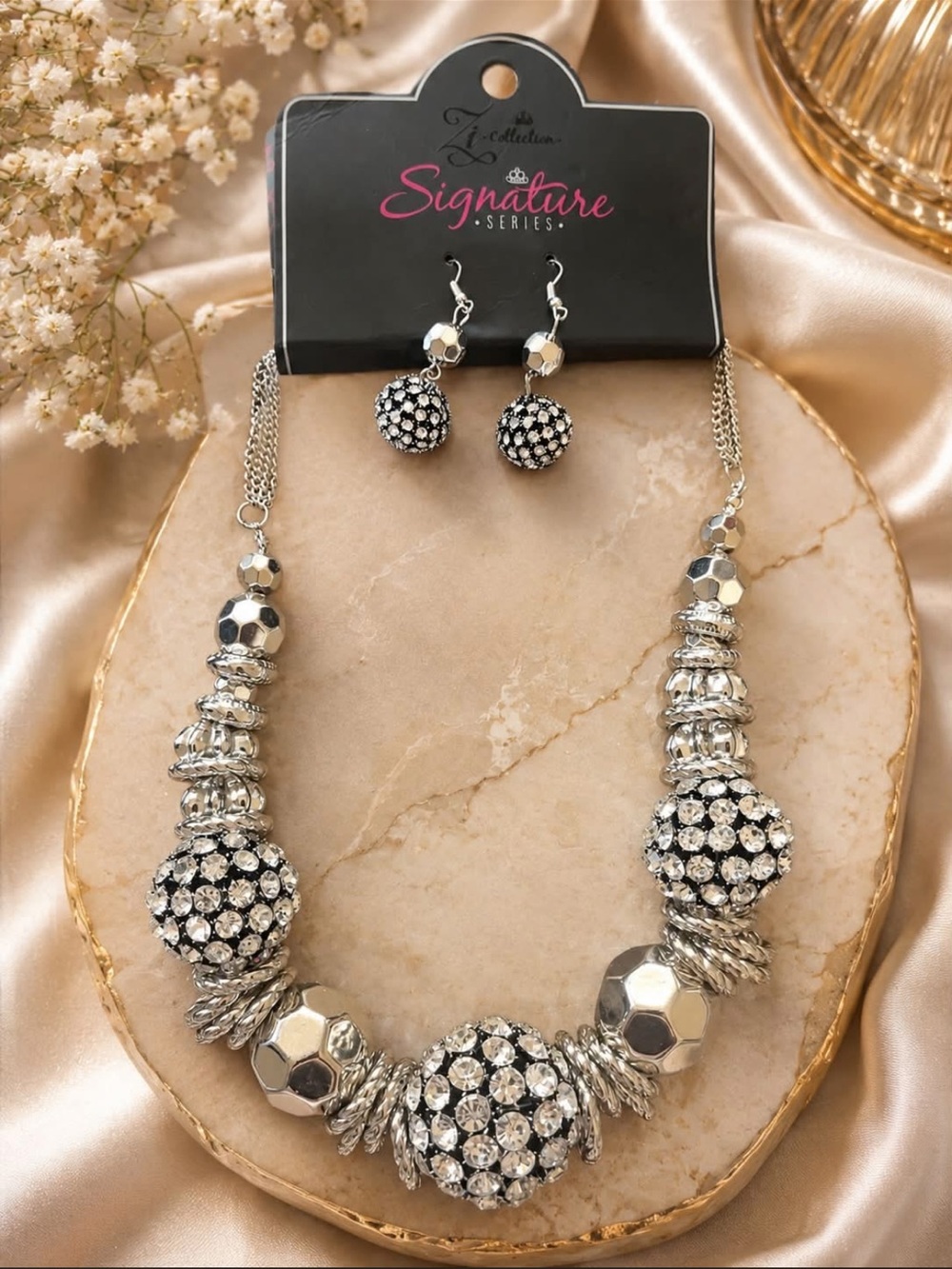Zi Necklace & Earrings ( The Barbara)